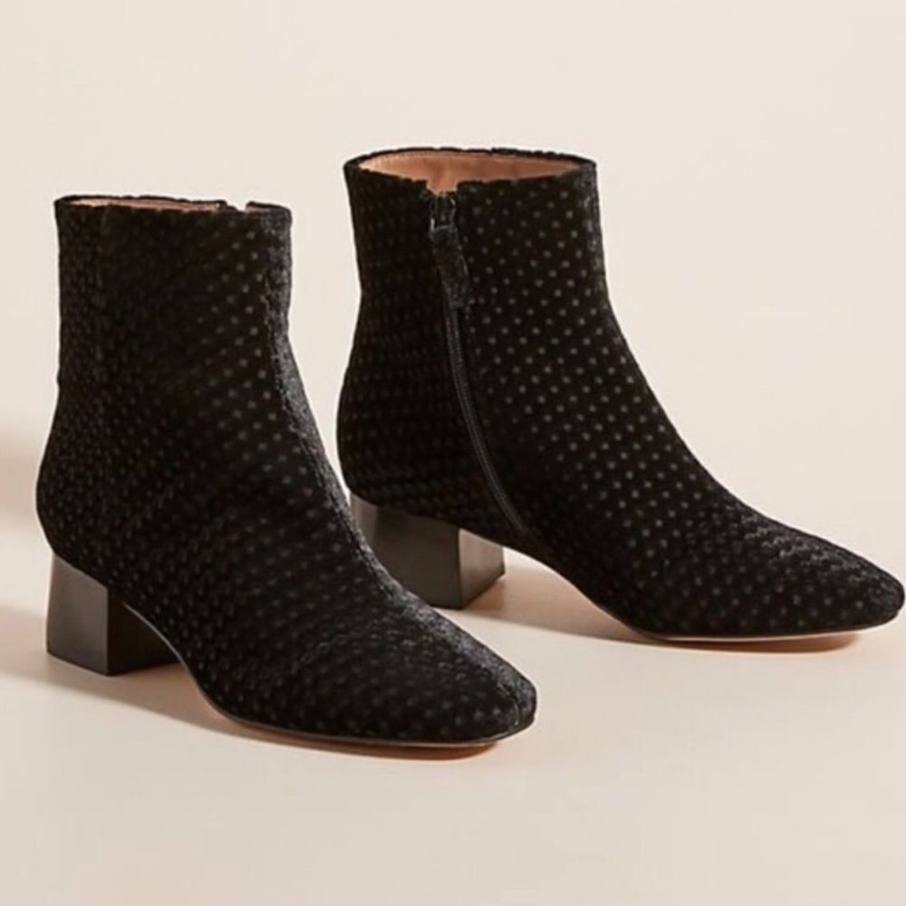 Anthropologie Vera Black Velvet Ankle Boots Size 8 New in Box